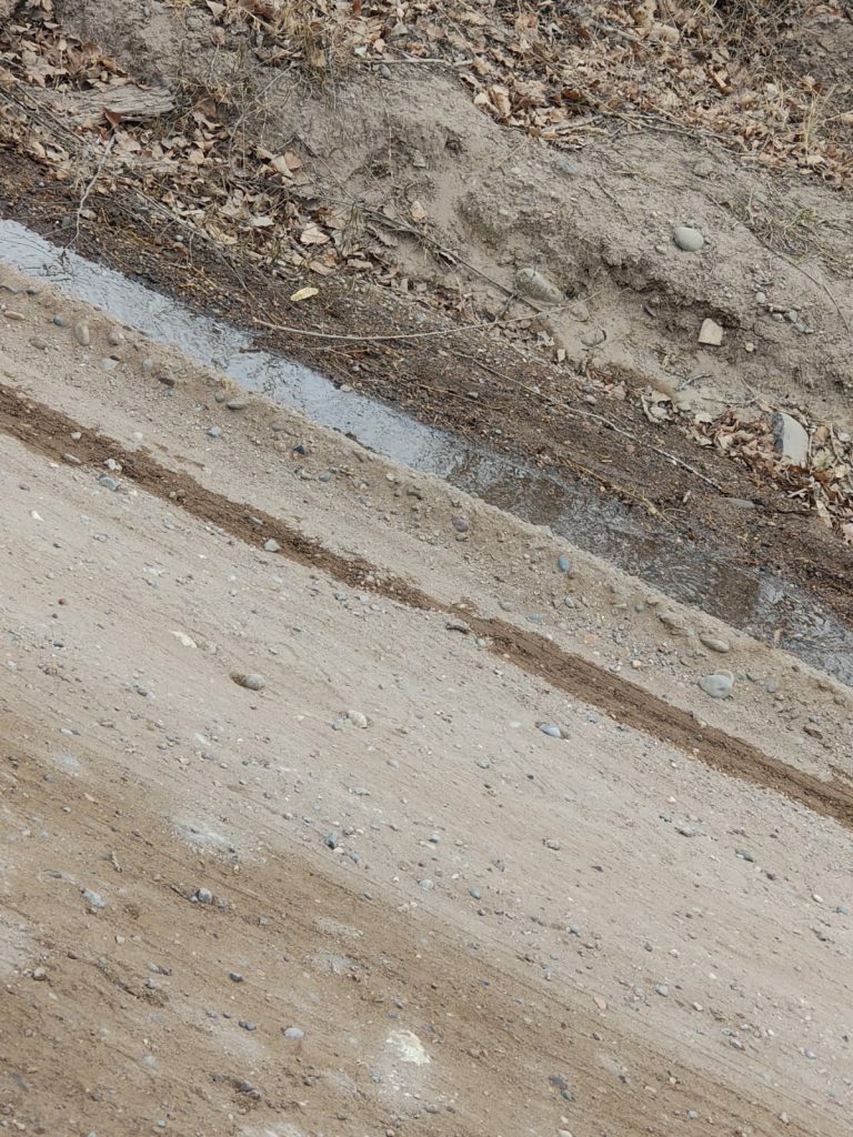 Vecinos de Los Coroneles reclaman por el mal estado de los caminos y desbordes de agua