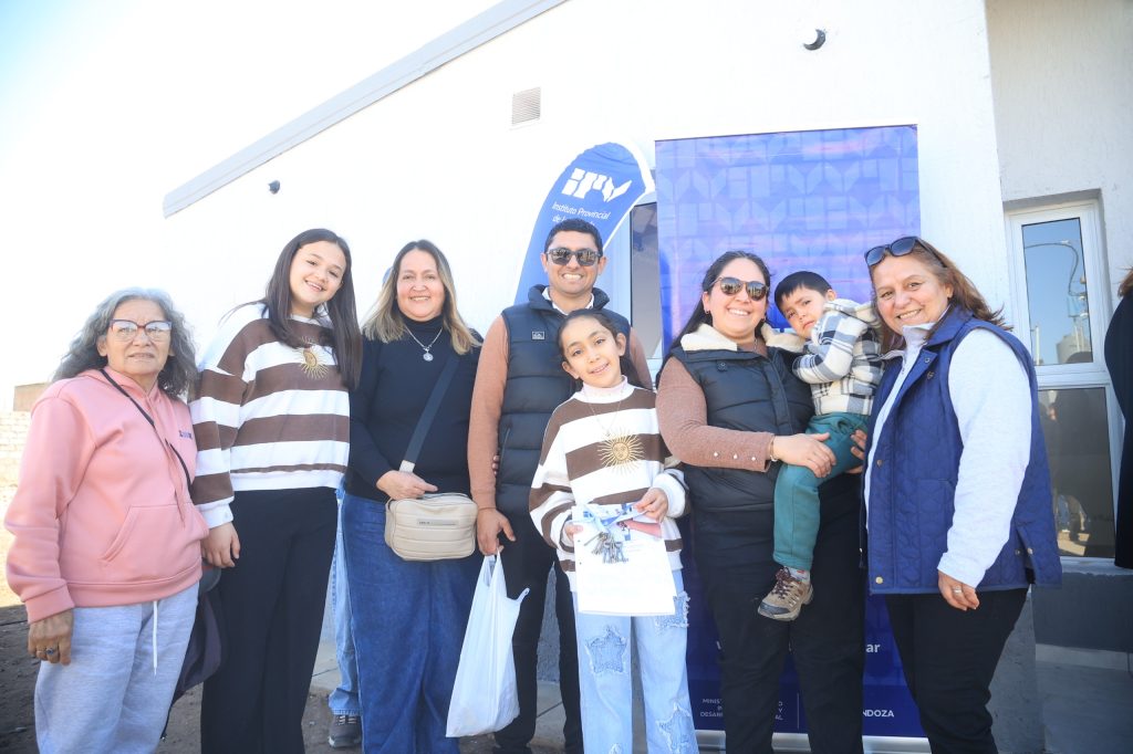 Entregaron 10 nuevas viviendas en el barrio Alberdi Chubut de San Rafael