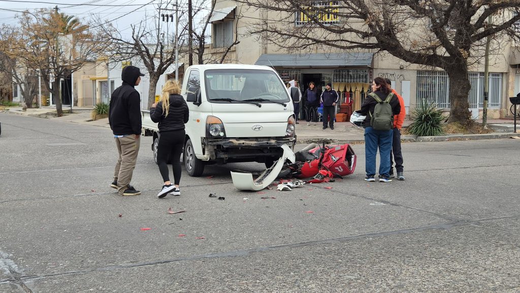 Accidente en pleno centro de San Rafael: un repartidor de Pedidos Ya fue trasladado al hospital