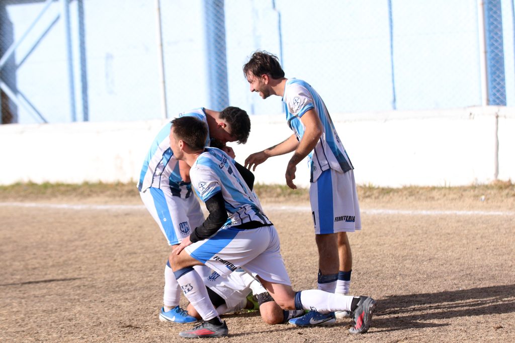 Deportivo Argentino venció a Calle Larga y lidera el Torneo Clausura