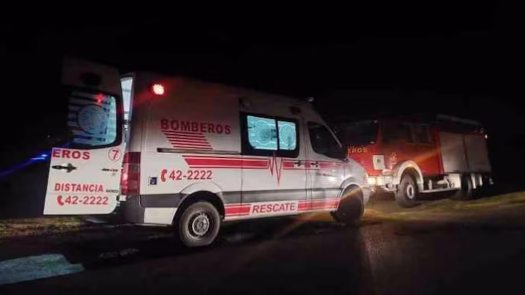Tragedia en el país: chocaron de frente un auto y un camión y murieron 7 personas, entre ellas 5 menores