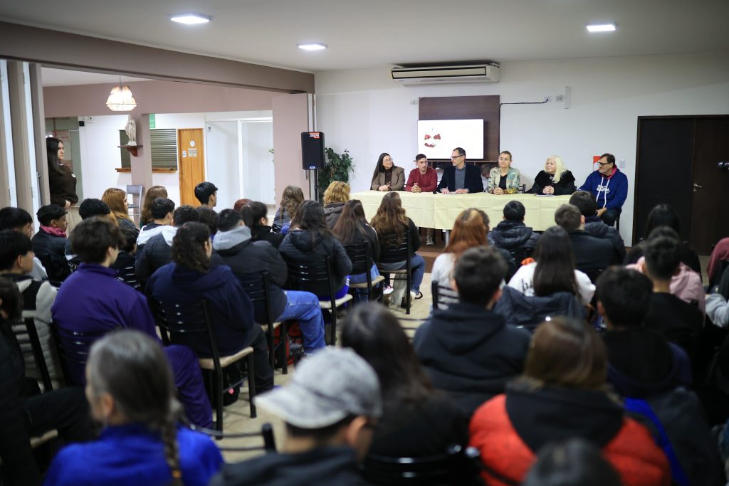 Escuelas secundarias con orientación en Turismo se reunieron en un foro educativo