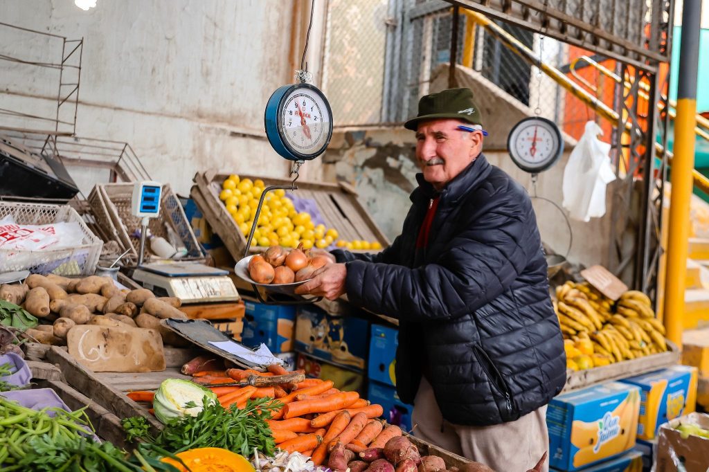 Fruta importada por las nubes y desplome de ventas locales: el impacto del cierre de fronteras y el clima en el mercado frutihortícola
