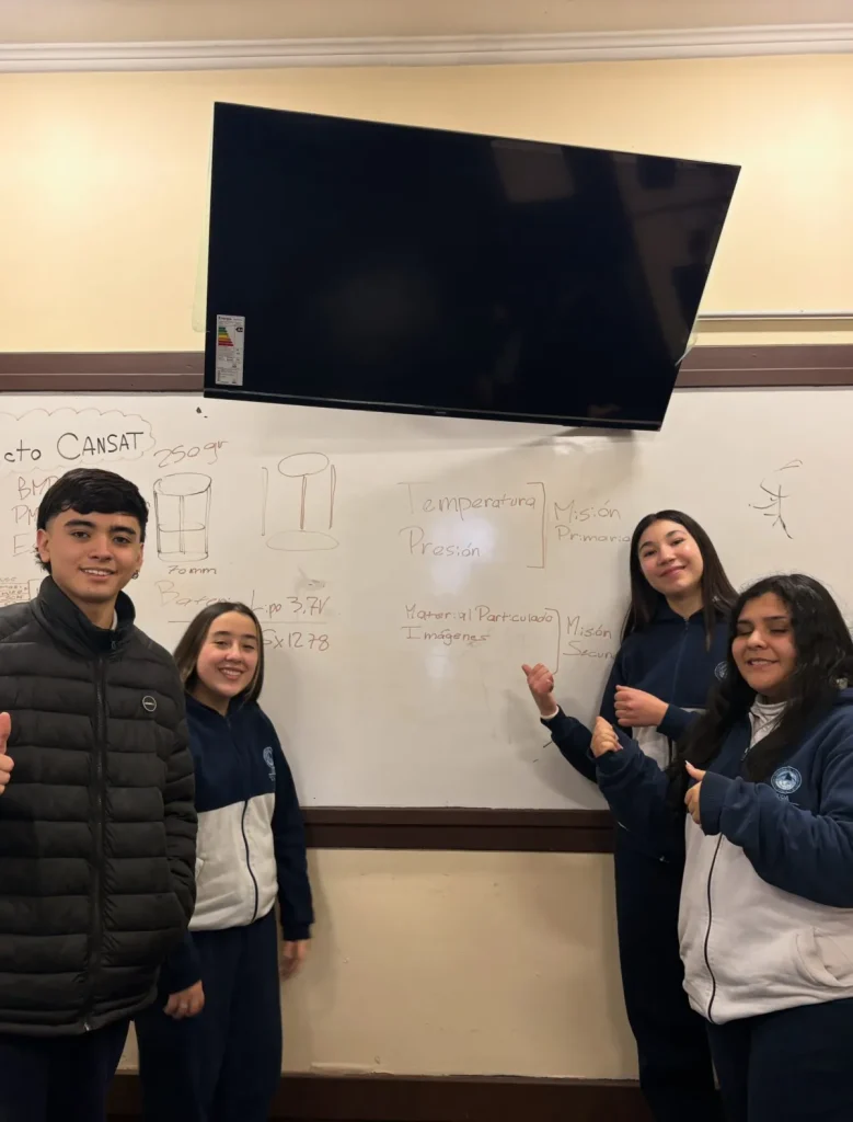 Estudiantes mendocinos construyeron un satélite y sueñan con representar al país en un lanzamiento espacial