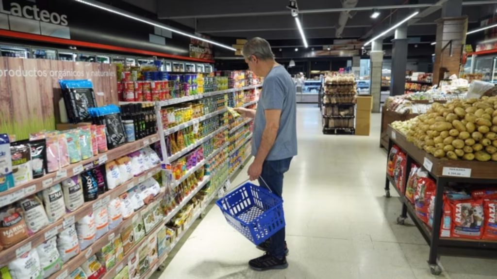 Los precios mayoristas aumentaron un 0,8% en julio y el gobierno lo celebró: "Al final empezó con cero"
