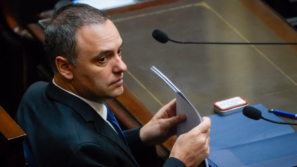 A horas de que venza el plazo, Manuel Adorni pidió a la Justicia más tiempo para justificar su patrimonio