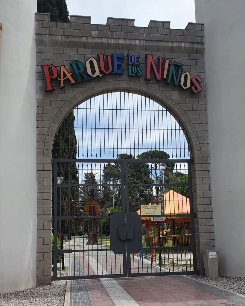 Fuertes vientos: Cierre preventivo del Parque de los Niños y calles internas del Parque Irigoyen