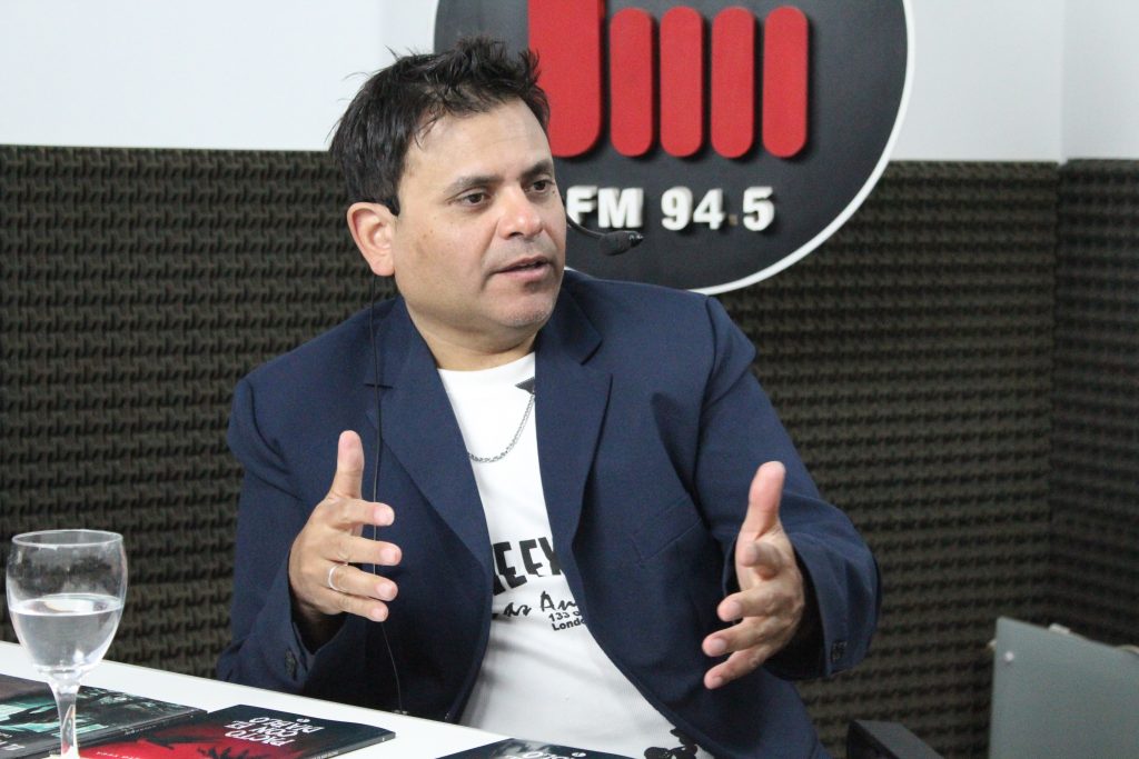 Carlos Vega presenta “Pacto con el Diablo” y prepara una intensa agenda literaria y audiovisual