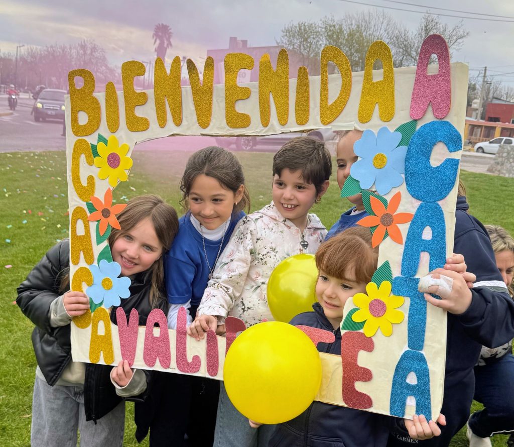 Emotiva bienvenida a Cata: familiares y amigos recibieron a la pequeña guerrera