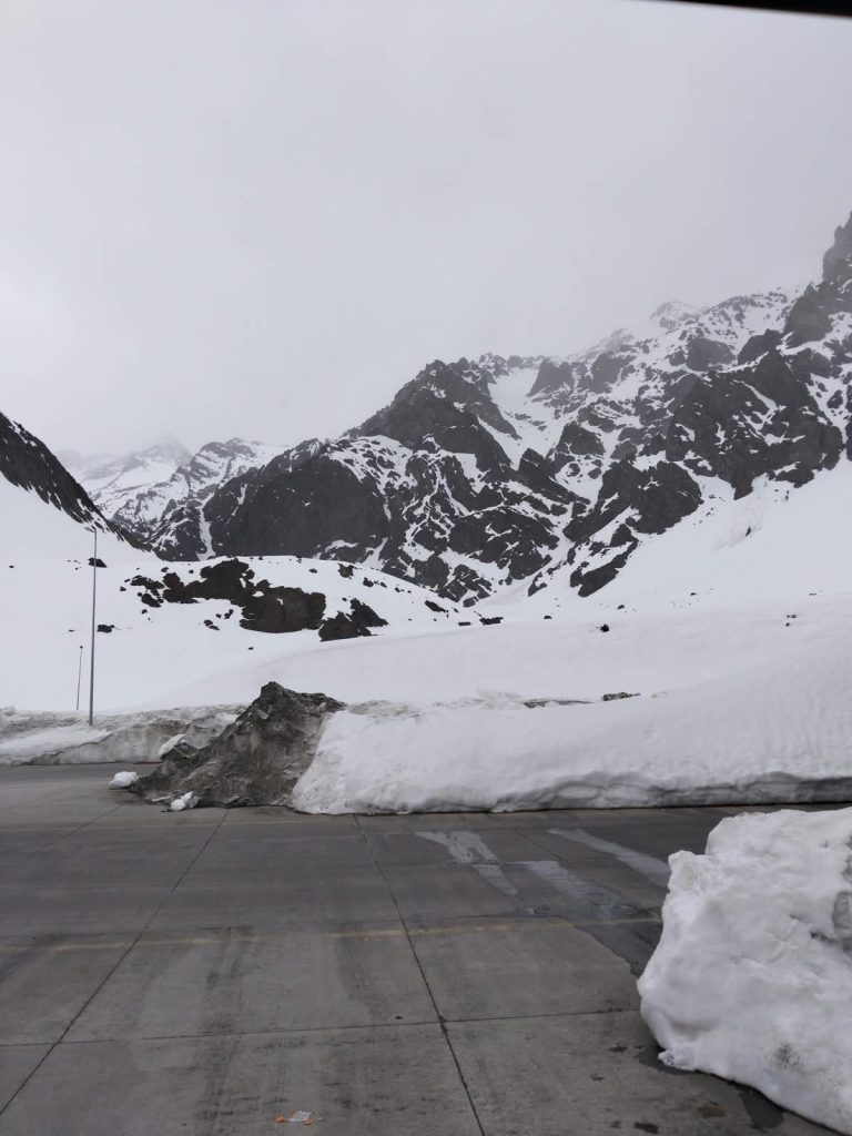 La nieve y el hielo mantienen cerrados los pasos Cristo Redentor y Pehuenche