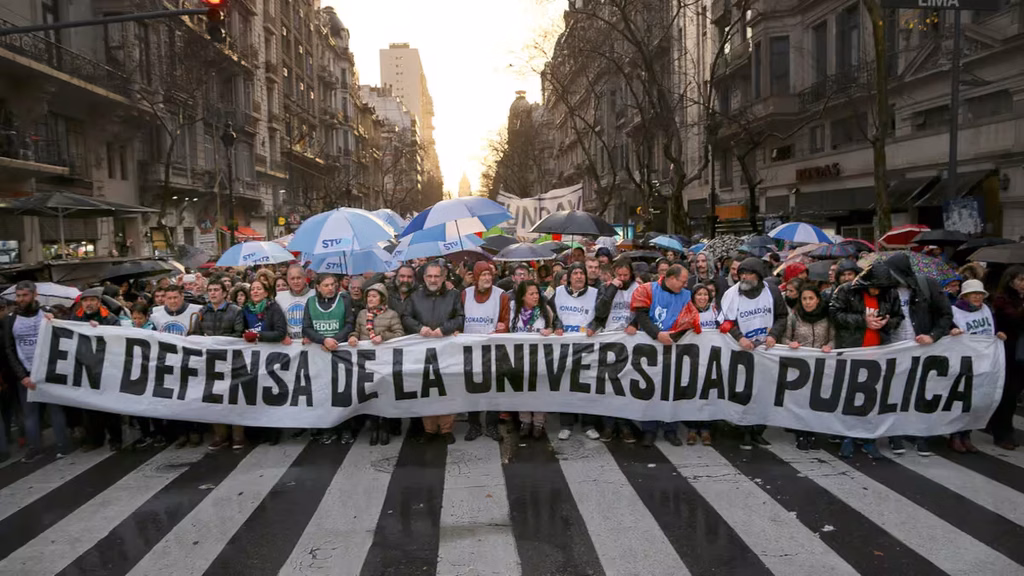 Docentes anunciaron un nuevo paro universitario y exigen la recomposición de sus salarios y la aplicación de la Ley de Financiamiento: cuándo será