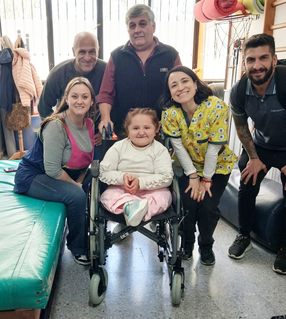 Mailín recibió la silla de ruedas que necesitaba gracias a una donación