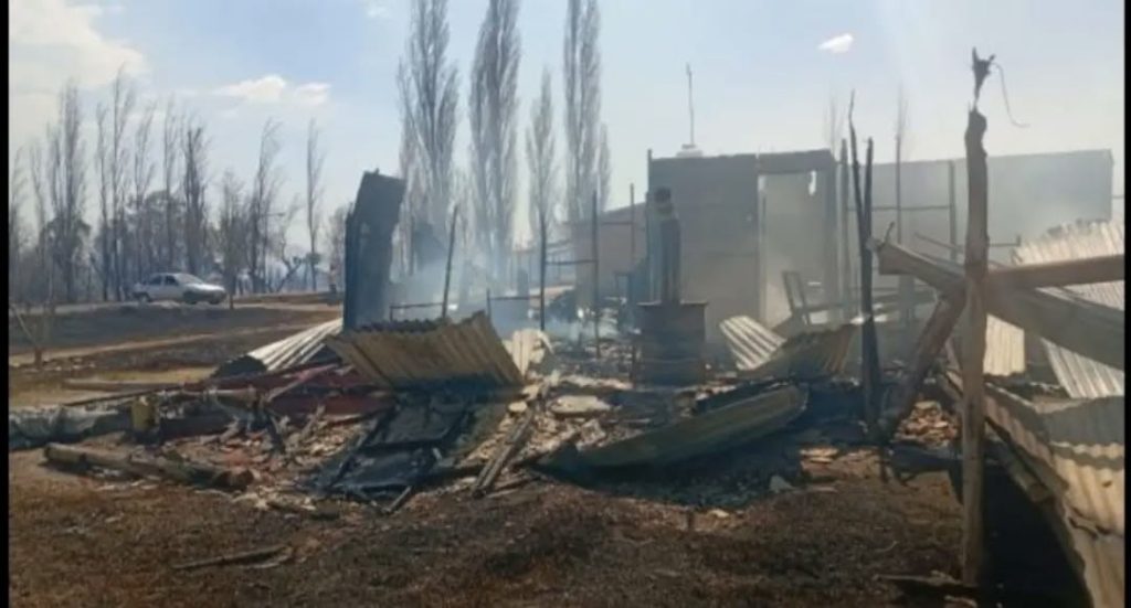 El fuego destruyó una vivienda en Cañada Seca y una familia perdió todo