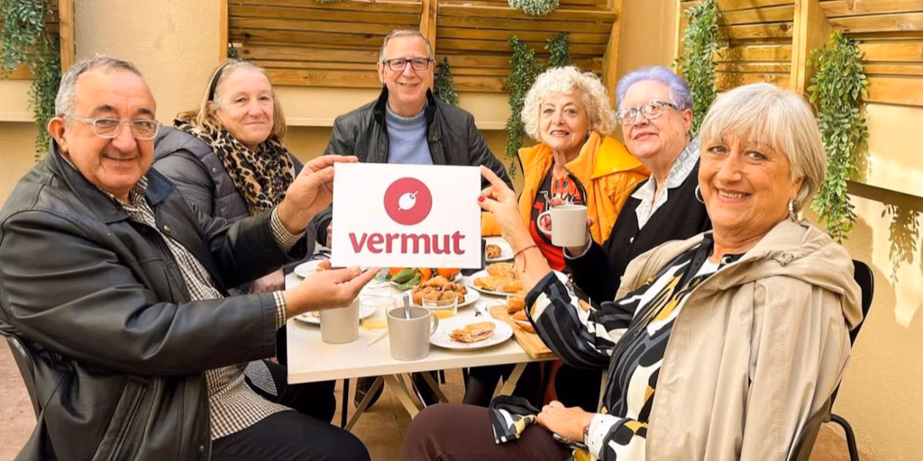Vermut, la app que busca combatir la soledad después de los 55: cómo funciona y qué propone