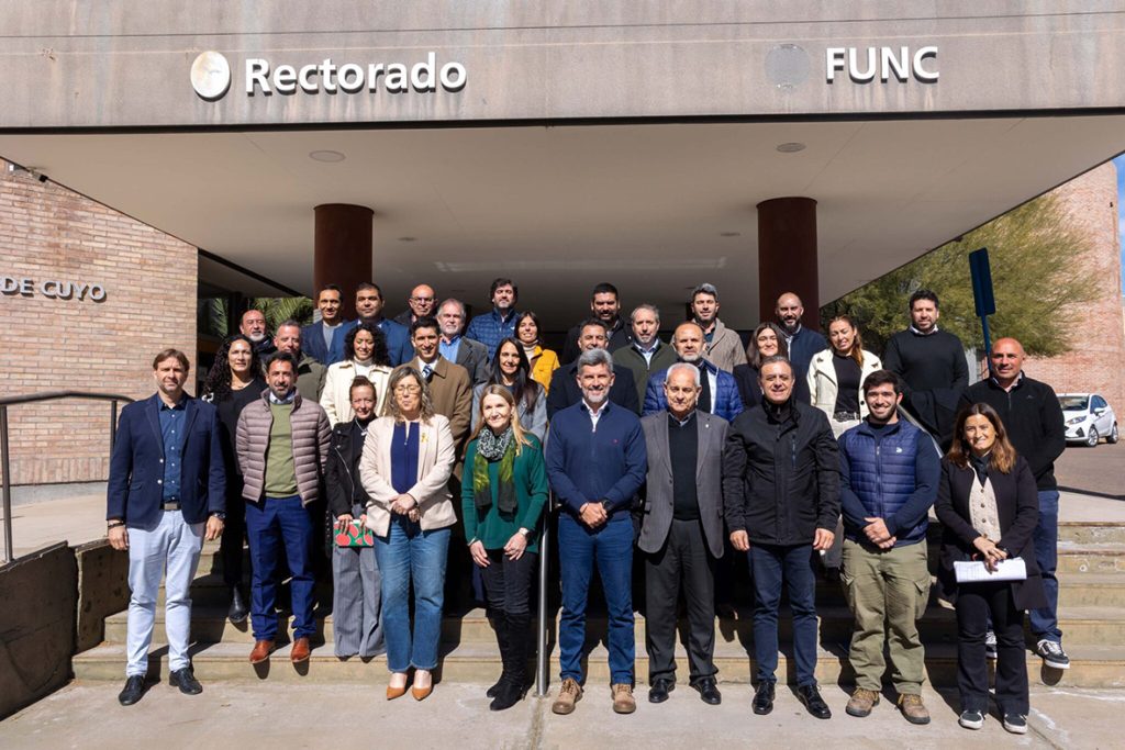 Ulpiano Suarez y Adriana García lideraron reunión de gabinete para articular acciones entre la Ciudad de Mendoza y la UNCuyo