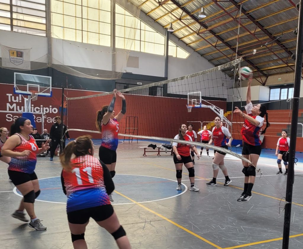 Continúa el torneo de Primera División del vóley sureño