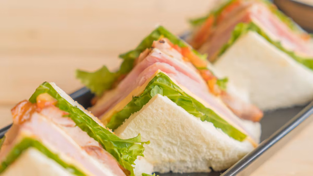 Cómo hacer sándwiches de miga triples en casa y que queden iguales a los de panadería