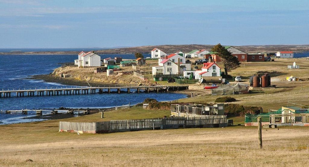 Dos ponis de regalo y una oferta imposible: la historia del mendocino que le quiso comprar las Malvinas a la Reina Isabel II