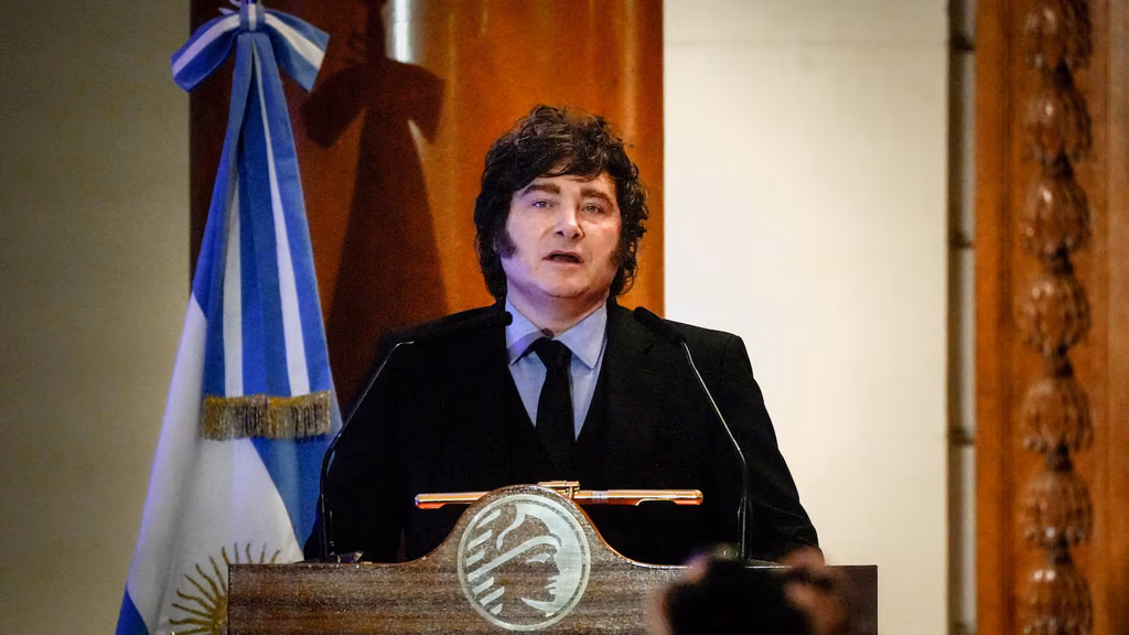 Milei busca recuperar la iniciativa con Malvinas mientras enfrenta las críticas de la industria y nuevos desafíos en el Congreso