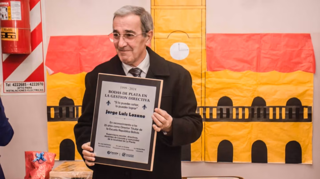 Fue maestro rural durante 36 años y el día de su jubilación recibió una despedida que nunca imaginó