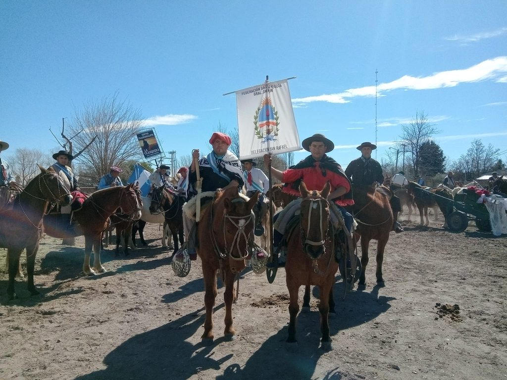 La Federación Gaucha festeja sus 40 años con cabalgata, la Flor de la Tradición y una vaquillona al cuero