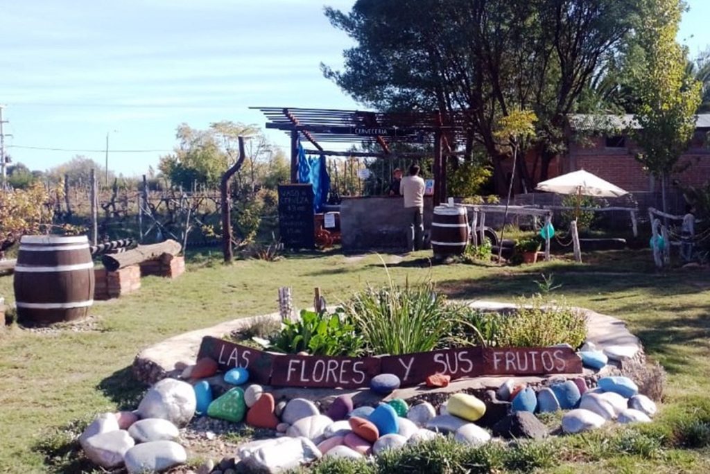 Los Claveles celebrará la cuarta fiesta de las Flores y su Fruto