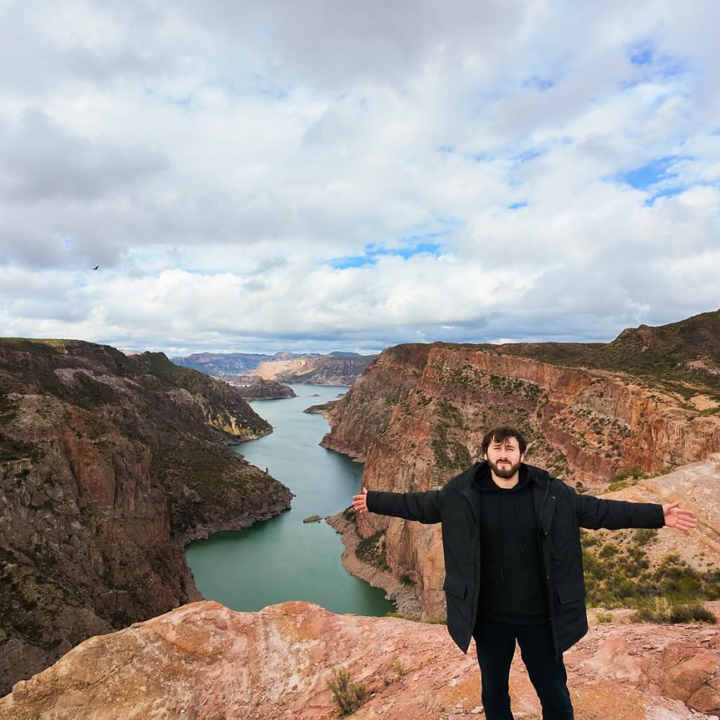 “Parece inteligencia artificial, pero no lo es”: influencer maravillado con el Cañón del Atuel