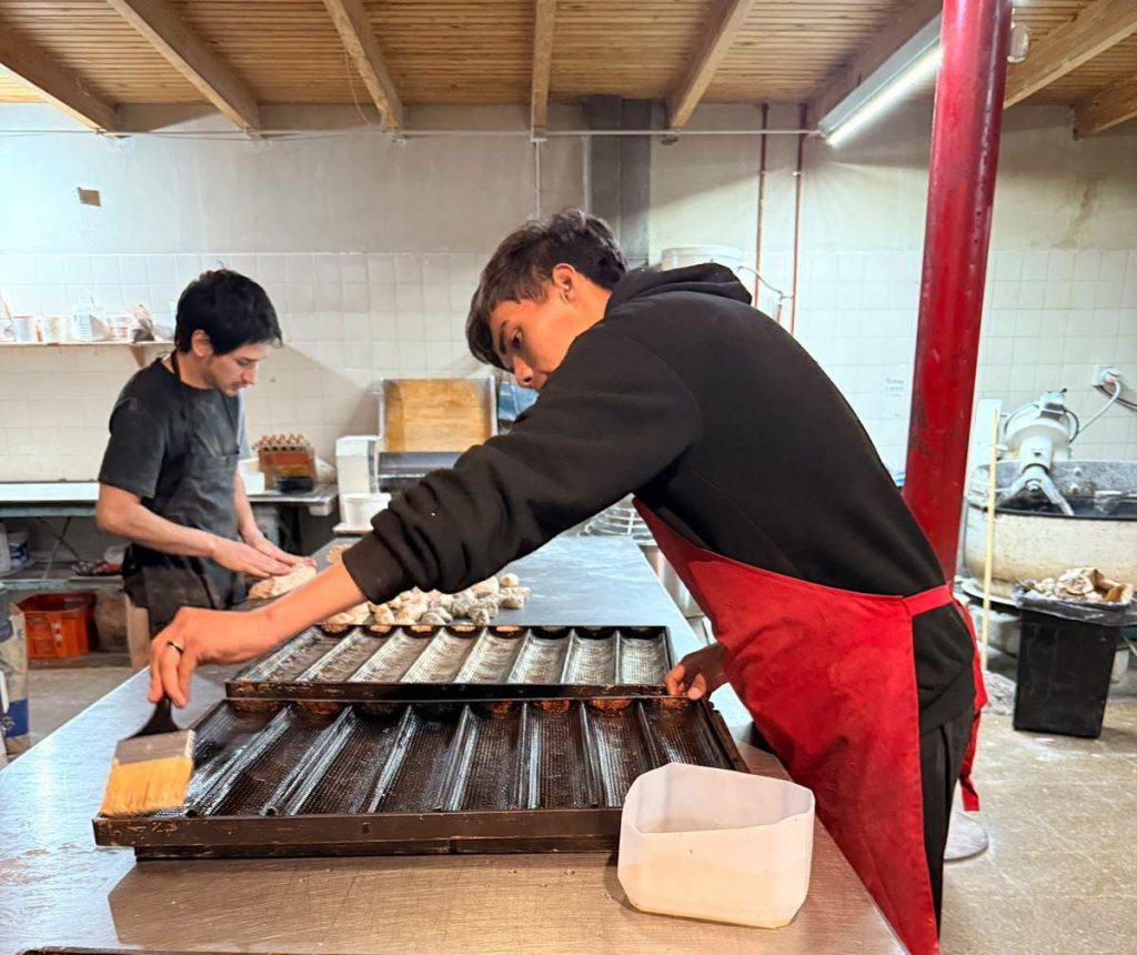 Un ejemplo de inclusión: panadería de San Rafael abrió sus puertas a un estudiante de APRID para sus prácticas laborales