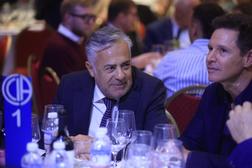Más perlitas del Almuerzo de las Fuerzas Vivas: Cornejo esquivó a la prensa, la sorpresiva presencia de Brito y diálogos tensos