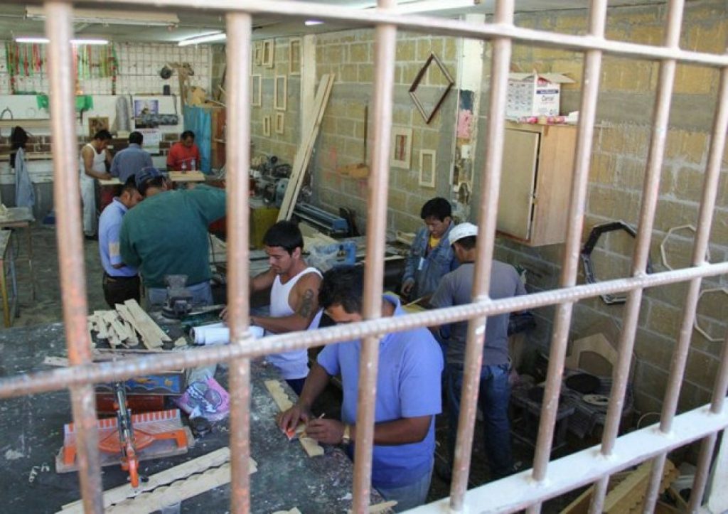 Un proyecto busca que el 70% de los presos con condena firme trabaje