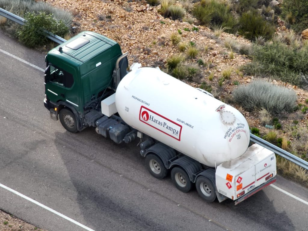 Ruta 144: comenzó el trasvase del propano y el corte continuará hasta el mediodía