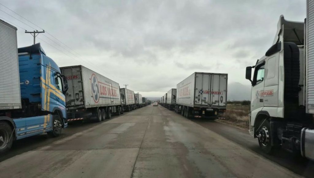 Camioneros judicializarían el cobro de peaje en la Ruta 7 hacia Chile: "No nos negamos a pagar, pero exigimos una ruta transitable y segura"