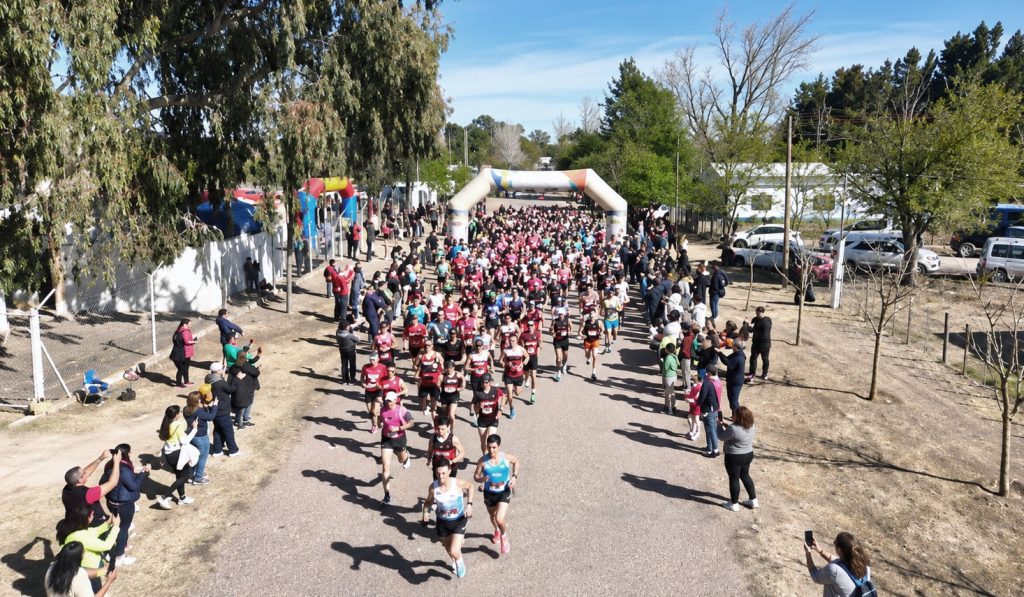 Con récord de 400 participantes, Jaime Prats vivió una multitudinaria carrera solidaria