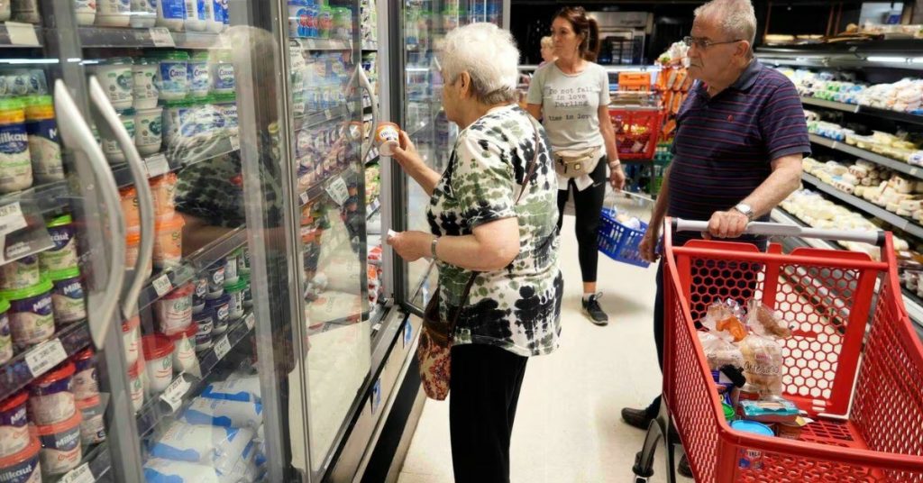 Crisis de la tercera edad: la canasta de los jubilados trepa a más de dos millones y profundiza la brecha con haberes congelados y recortes en salud