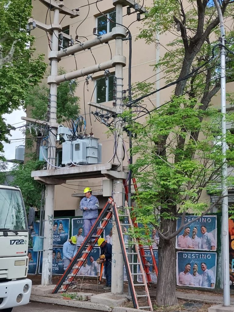 Trabajos de EDEMSA en un transformador dejan sin luz a un sector de San Rafael