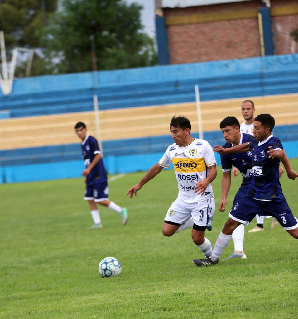 Huracán goleó a Quiroga 4-1 en su despedida del Torneo Regional
