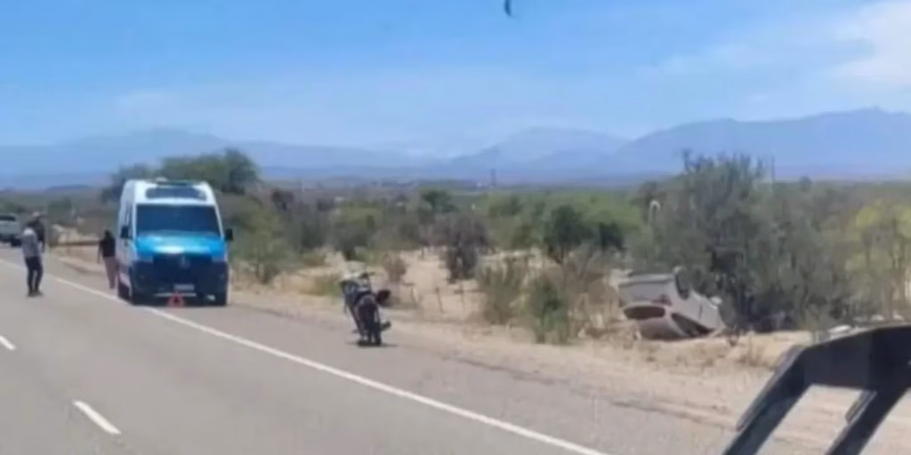 Otro siniestro vial fatal en Argentina: viajaban por la Ruta 40, perdieron el control del auto, volcaron y se desató una tragedia