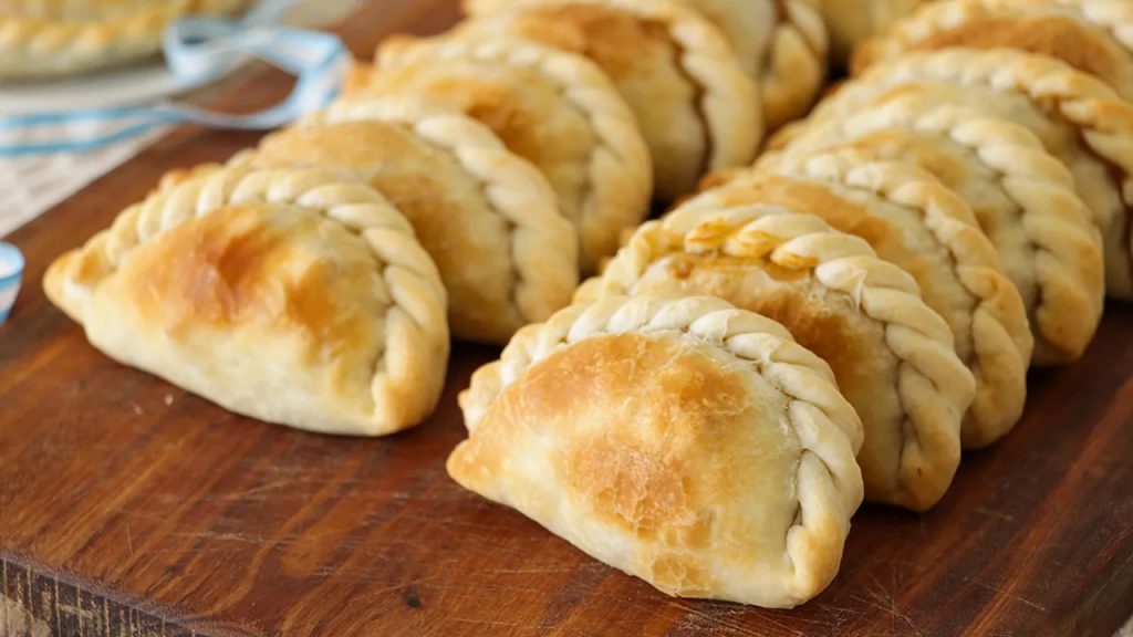 Estudiantes del IPA organizan una venta de empanadas para financiar una obra teatral