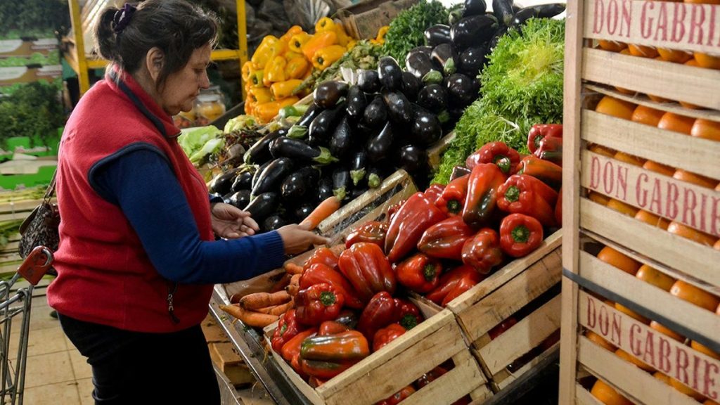 Alerta en el sector frutihortícola por el impacto del clima: “Indudablemente esta humedad de tantos días pudre los productos”