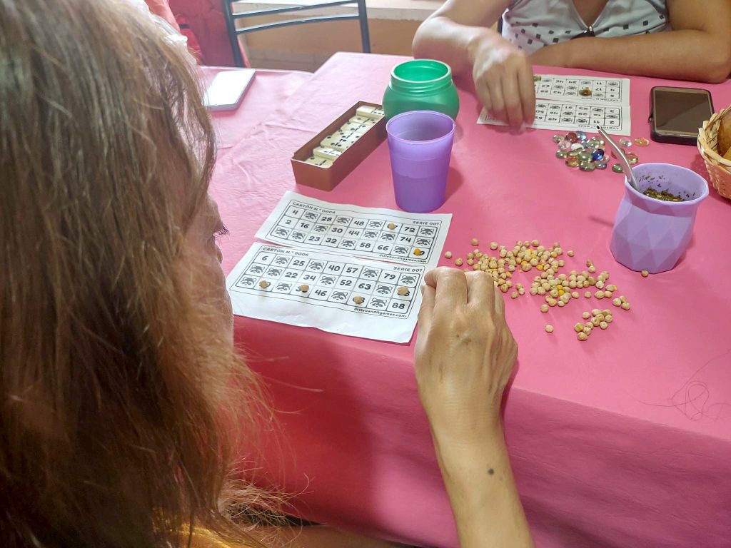 Estudiantes de Ingeniería Civil organizan un té-lotería para financiar un viaje