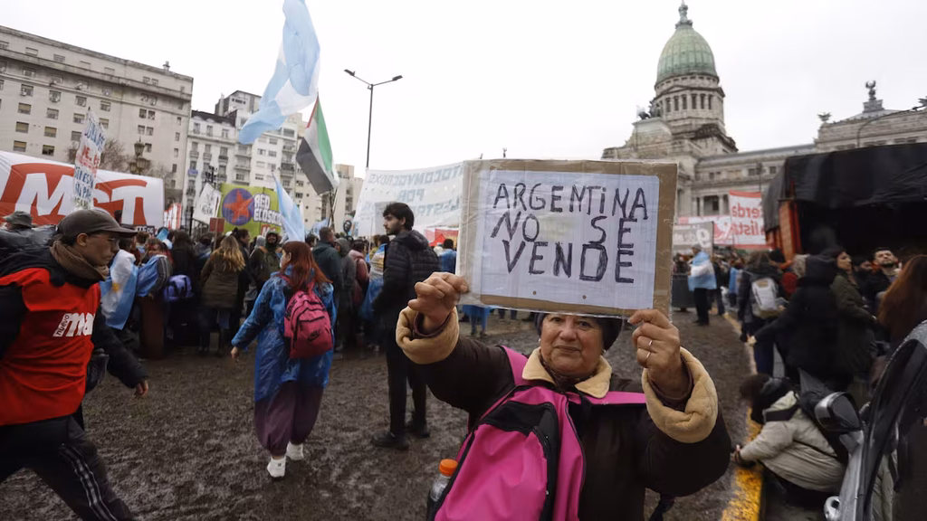 DNU 70/2023 del gobierno: qué puede pasar si Diputados lo rechaza y qué leyes volverían a regir