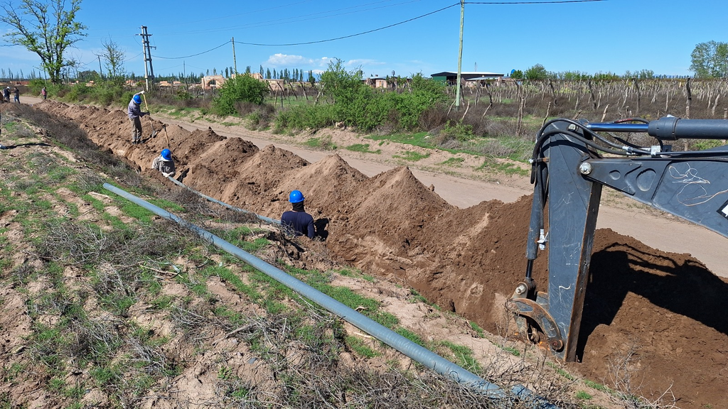 El municipio extiende 7400 metros de redes de agua potable en La Izuelina para beneficiar a más de 60 familias de la zona