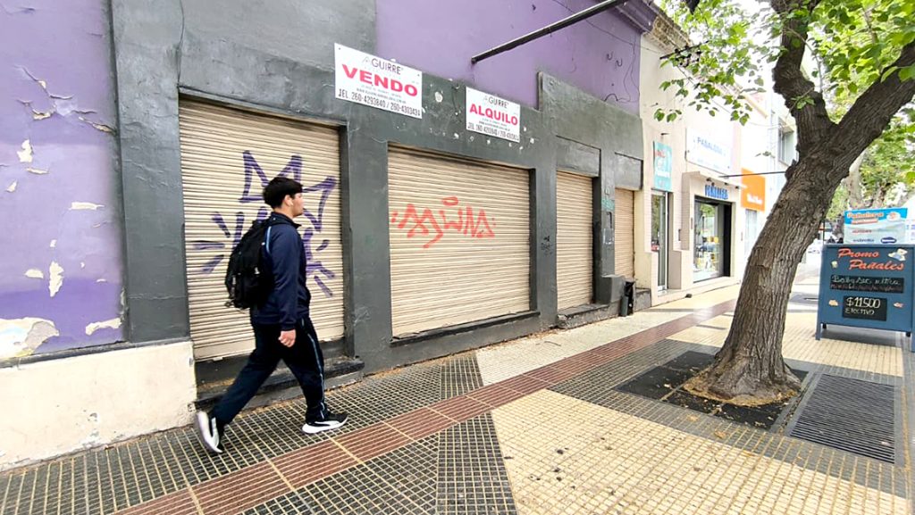 Muchos carteles de venta y pocos compradores: la postal que muestra el mercado inmobiliario de San Rafael