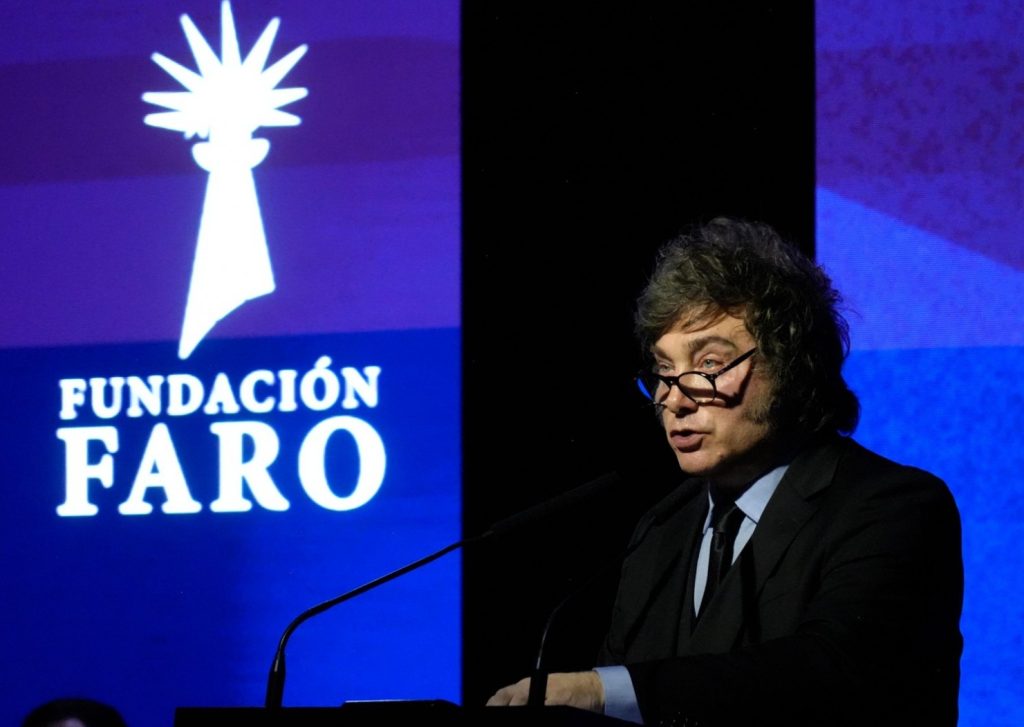 La “hoguera” de Milei contra periodistas: un agravio inadmisible que exige un firme repudio